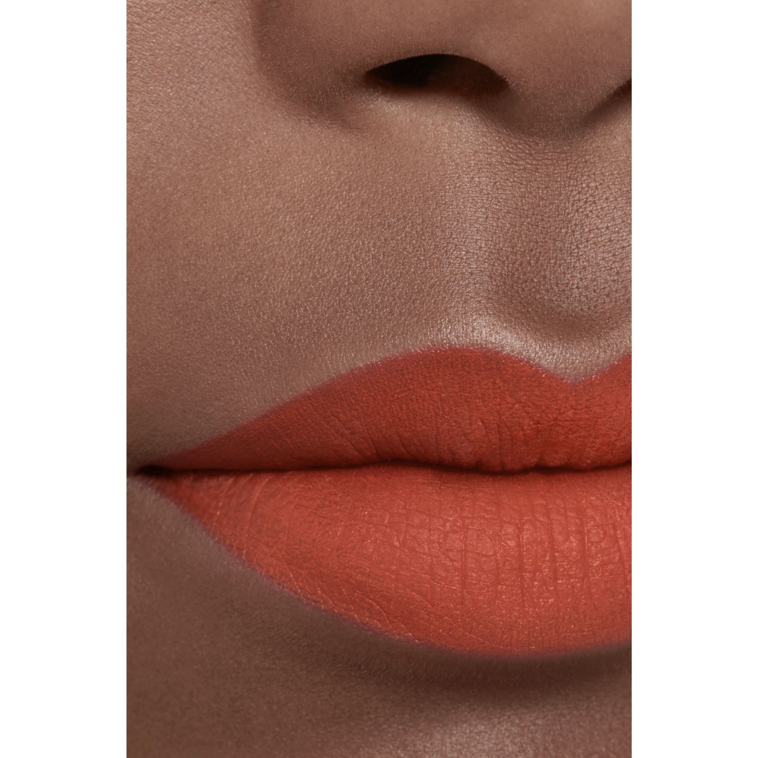 LA BARRA DE LABIOS LÍQUIDA MATE INTENSA DE LARGA DURACIÓN